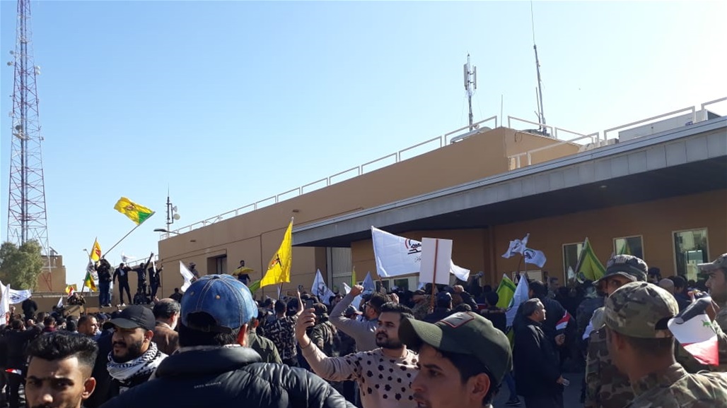 بالفيديو.. الامريكان من داخل السفارة في بغداد خلال التظاهرات