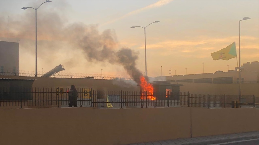 حرق الباب الثاني للسفارة الامريكية في بغداد