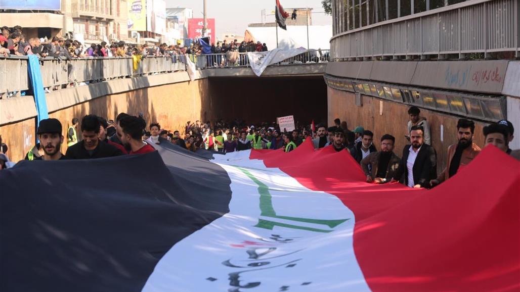 استمرار التوافد الى ساحة التحرير وسط بغداد