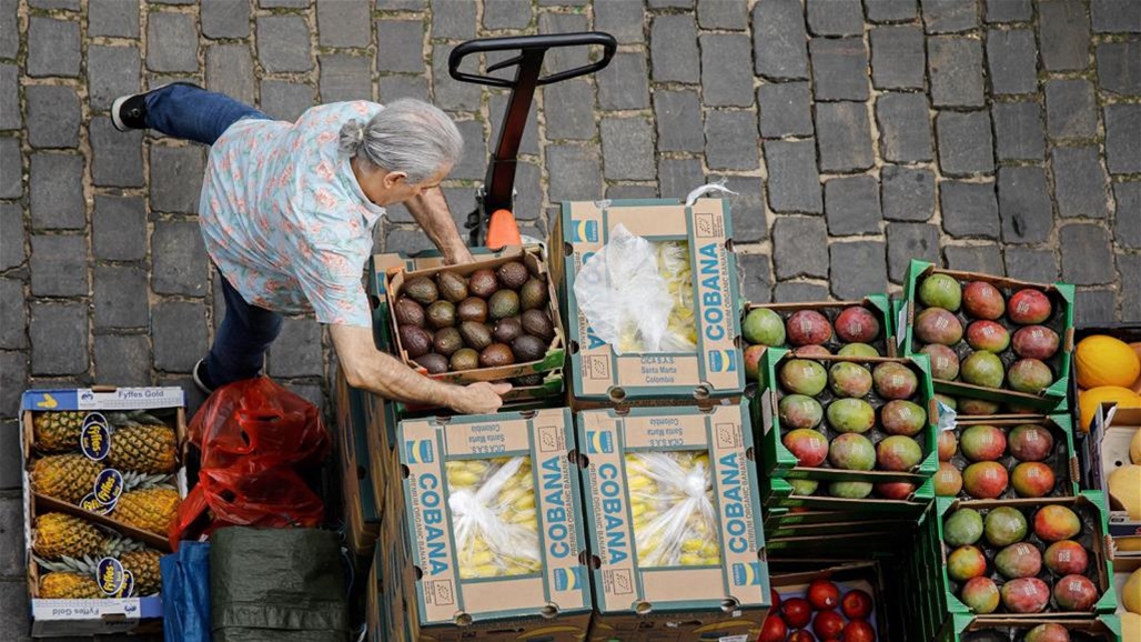 صناديق خضروات تنقذ سبعينية سقطت من الطابق السابع