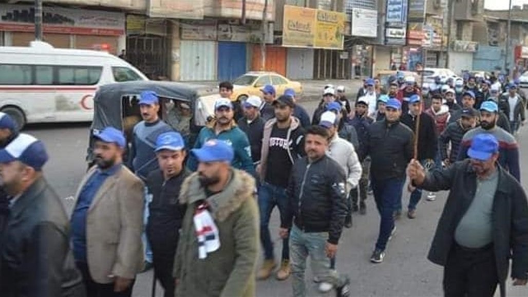 مصدر: أصحاب القبعات الزرقاء يباشرون بالدخول الى ساحة التحرير