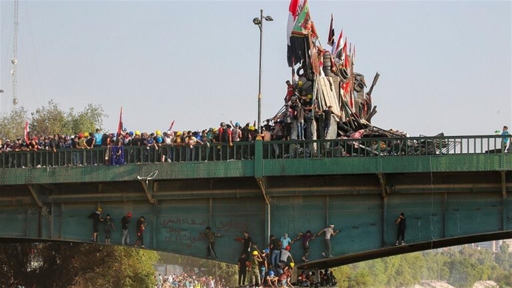 عودة سيطرة المتظاهرين على جسر الجمهورية في بغداد