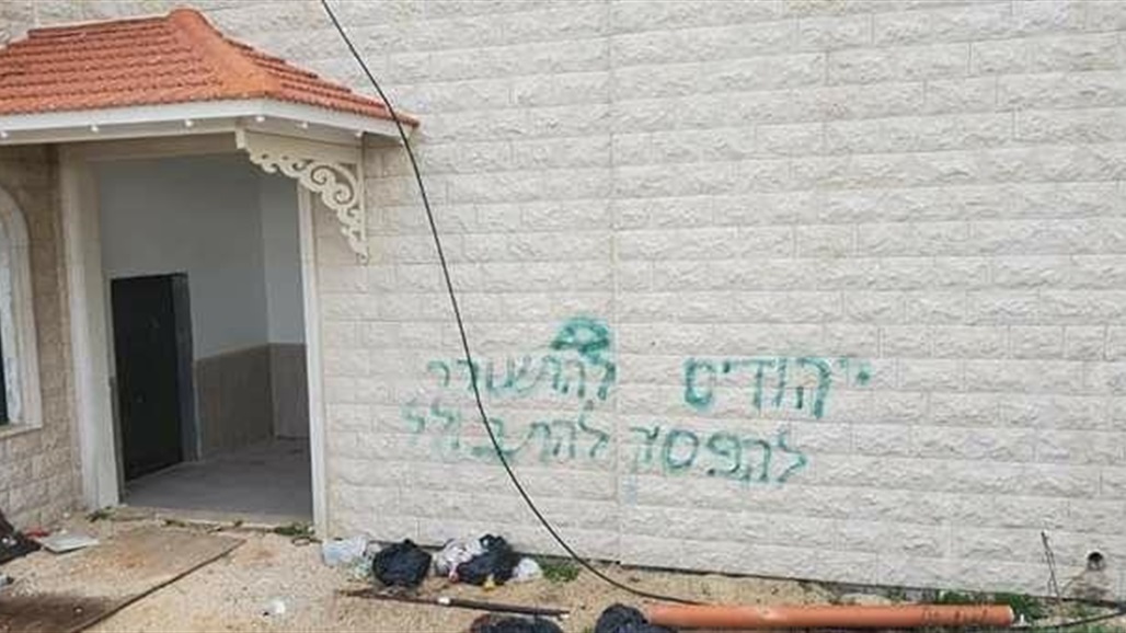 بالصور.. إسرائيليون يعتدون على ممتلكات فلسطينيين في منطقة الجليل الأعلى