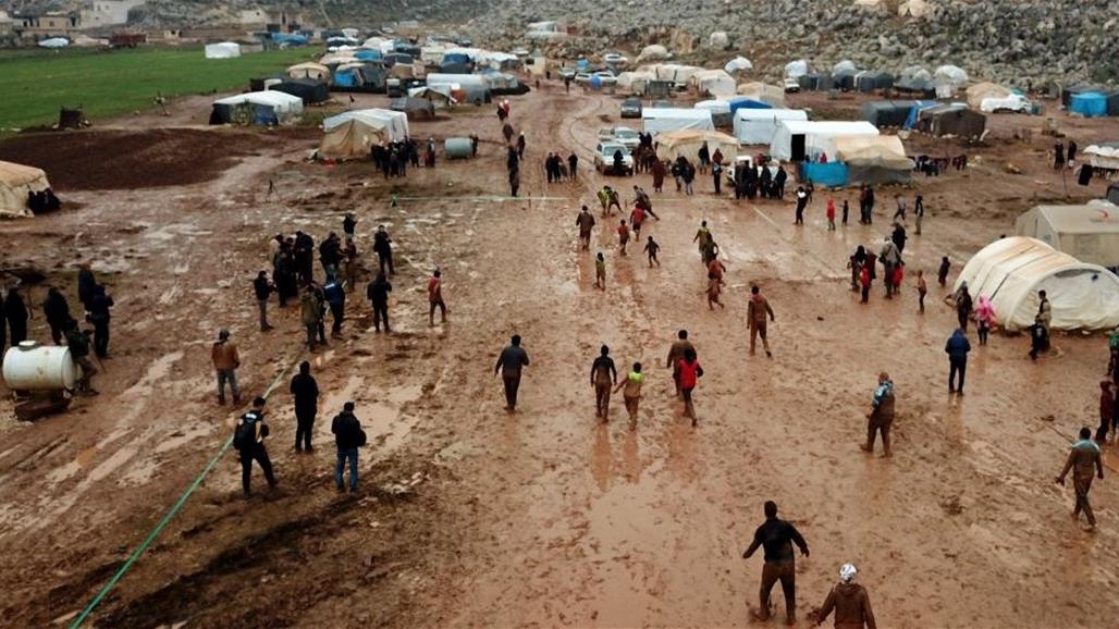 فاجعة إنسانية.. أكثر من 800 ألف شخص ينزحون بالعراء في سوريا