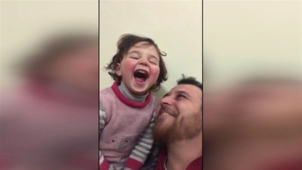 فيديو مؤثر: أب سوري يعلم ابنته التعامل مع القذائف