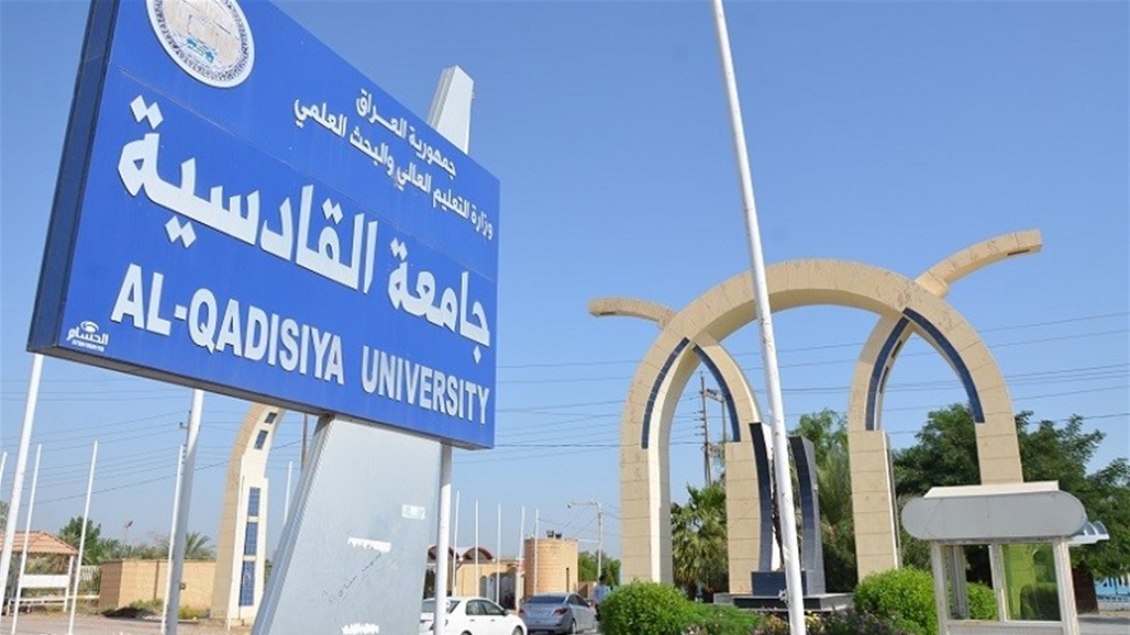 بالصور.. طلبة جامعة القادسية يغلقون البوابات الرئيسية للجامعة ويمنعون دخول الموظفين 
