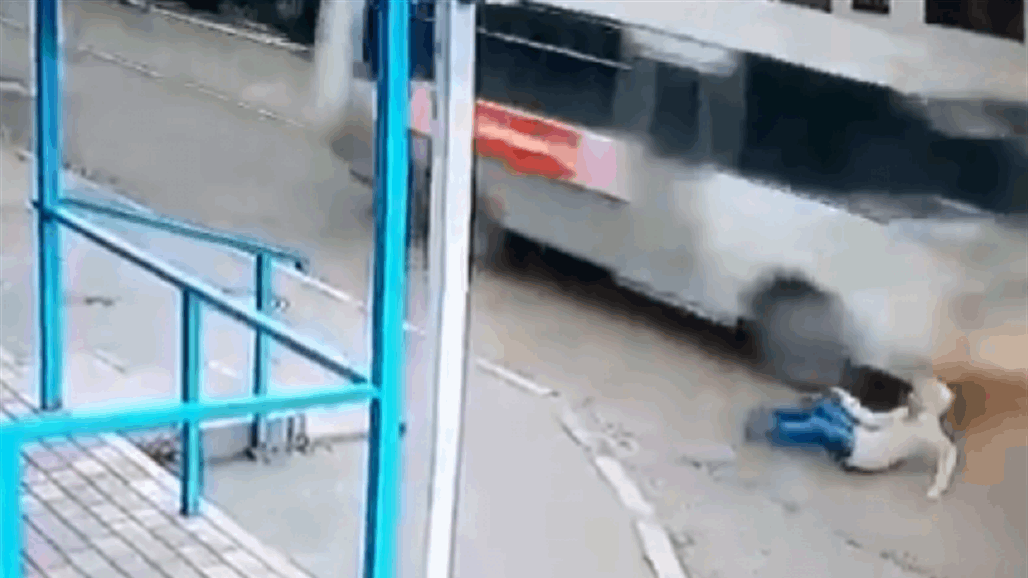 بالفيديو: فتاة روسية تنجو من الموت بأعجوبة!