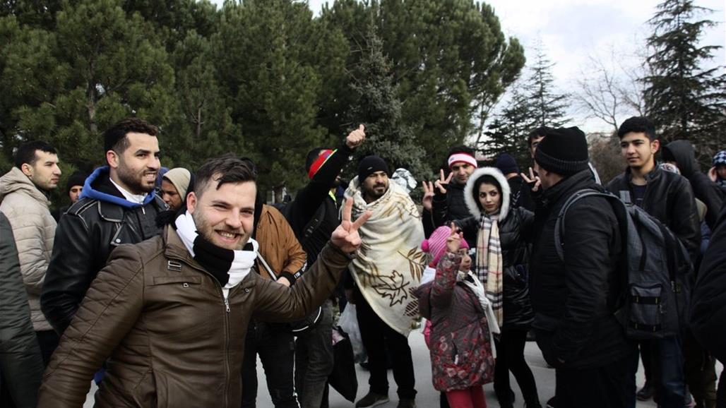 تركيا تفتح حدودها نحو اوروبا.. مهاجرون بينهم عراقيون يتدفقون برا وبحرا 