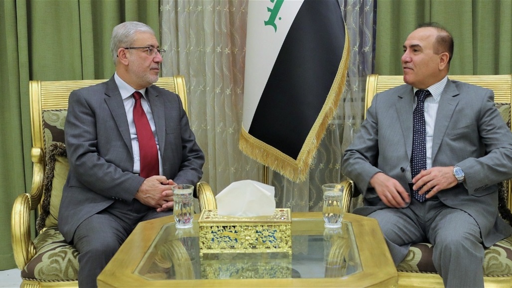 نائب رئيس البرلمان يؤكد لرئيس الوقف السني على توحيد الخطاب الديني