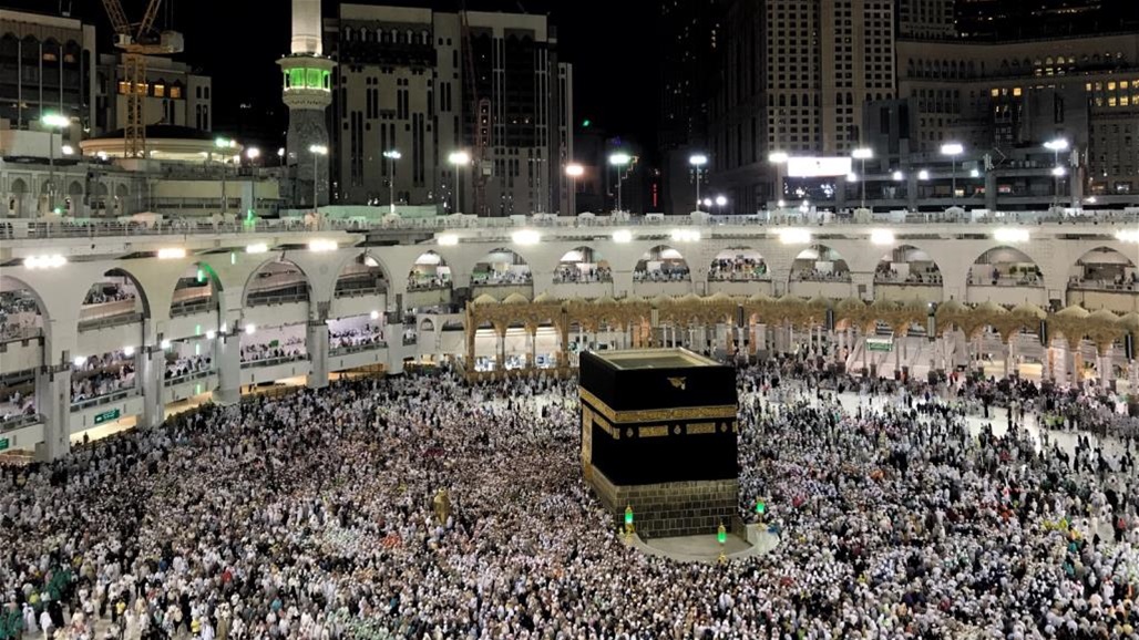 السعودية تقرر إيقاف العمرة وزيارة المسجد النبوي للسعوديين والمقيمين مؤقتاً