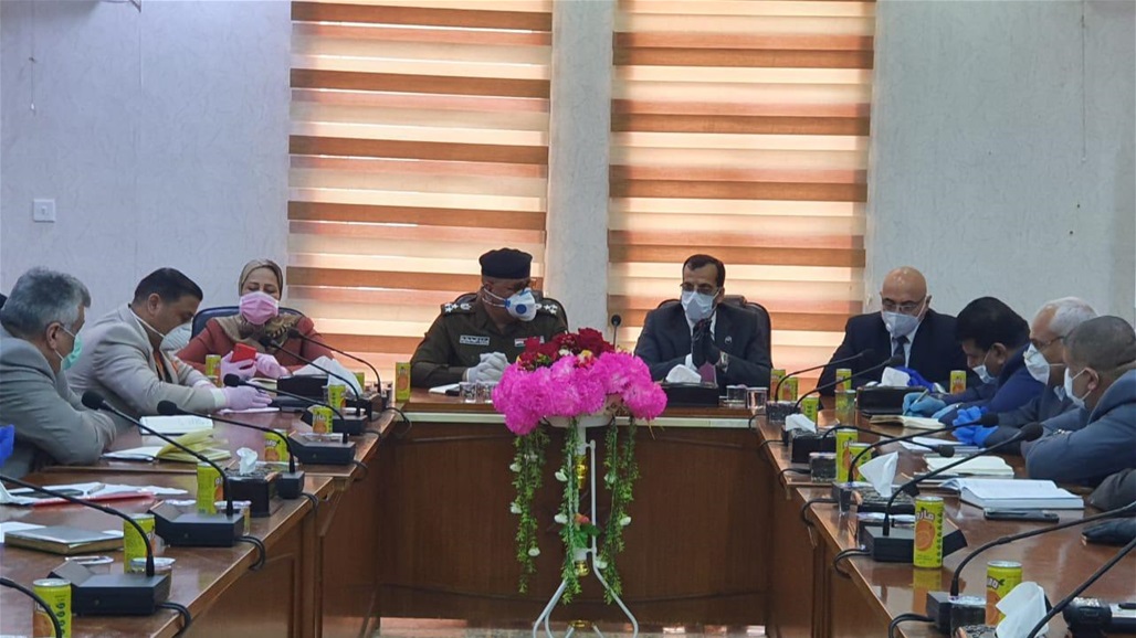 قرارات خلية الأزمة في الديوانية: غلق الطرق الرئيسية ومحاسبة المخالفين للحظر