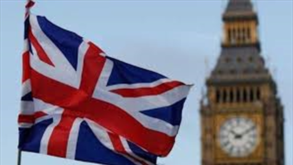 رغم كورونا ودعوات البقاء في المنازل.. حديقة في لندن تغص بمئات الأشخاص