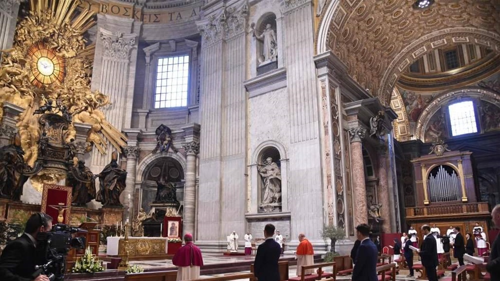 دون مصلين.. البابا يحتفل بعيد الفصح