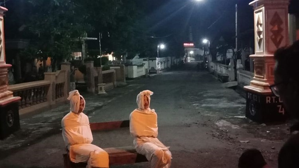 إندونيسيا تستعين بـ "الأشباح" لإبقاء الناس في منازلهم