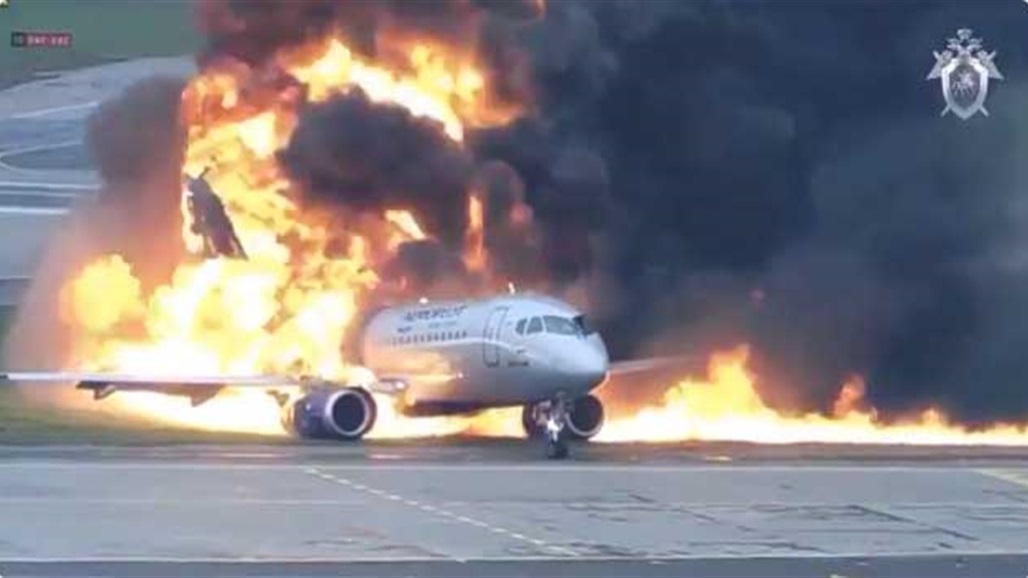 شاهد لحظة هبوط طائرة ركاب روسية مشتعلة ومقتل 41 من ركابها