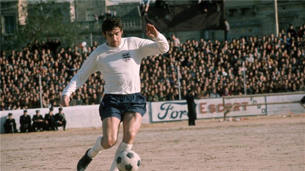 كورونا ينهي حياة أسطورة إنجلترا