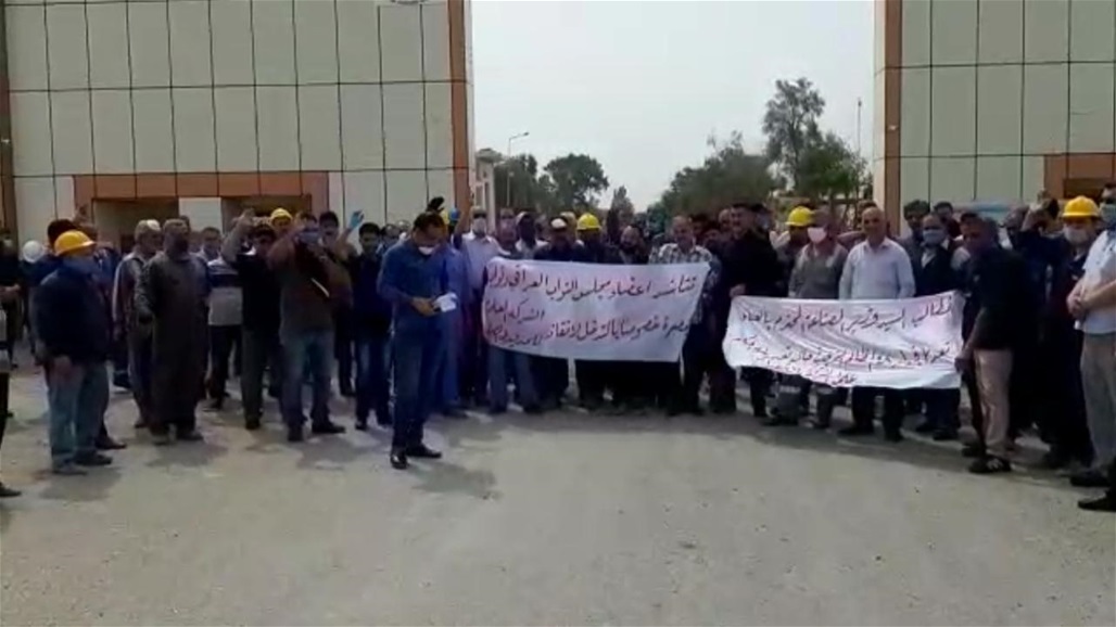 منتسبو الحديد والصلب يناشدون الحكومة بـ"إنصافهم" بطلب من ثماني نقاط