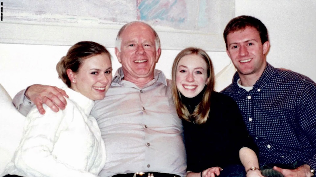 فتاة تستمع لأنفاس والدها الأخيرة وهو يصارع فيروس كورونا لـ30 ساعة عبر الهاتف