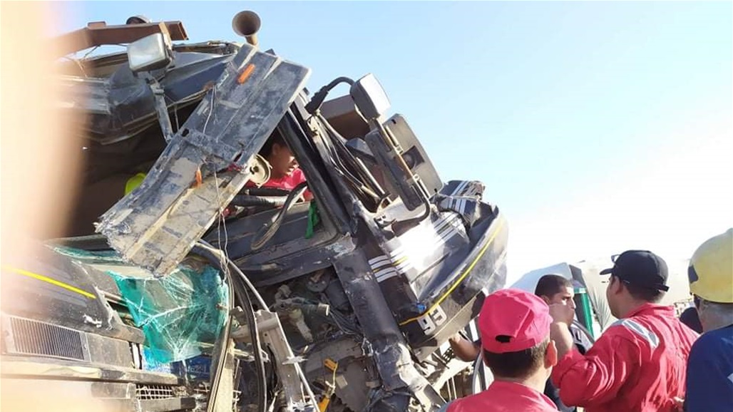 الدفاع المدني: إنقاذ سائقين بعد حادث تصادم على الطريق الدولي السريع