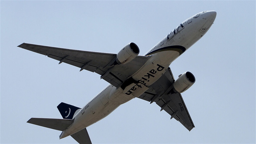 تحطم طائرة تابعة للخطوط الباكستانية قرب مطار كراتشي