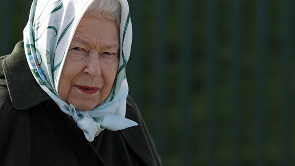 ملكة بريطانيا تظهر خارج جدران القصر لأول مرة منذ الإغلاق