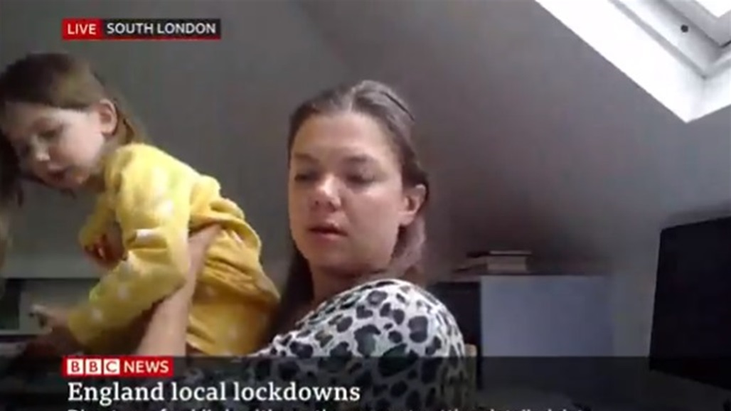 فيديو طريف لطفلة تفسد مقابلة والدتها مباشرة على الهواء