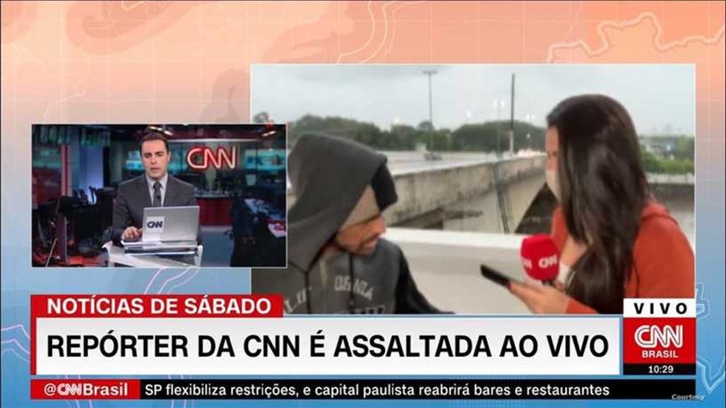 بالفيديو: لصّ يهدد مراسلة بالسكين مباشرة على الهواء