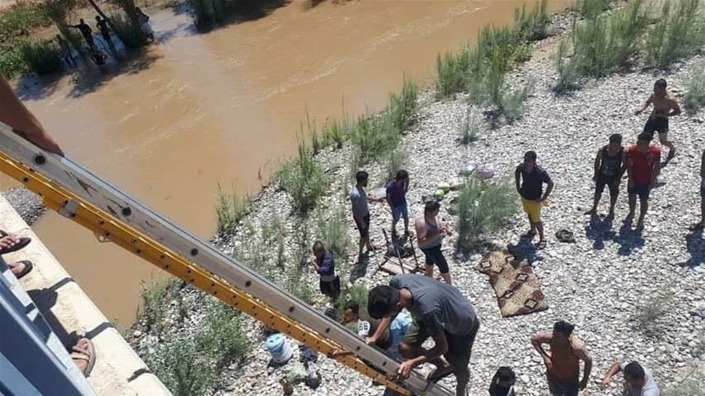 الدفاع المدني ينقذ 40 مواطناً حاصرتهم مياه نهر الزاب في كركوك (صور)
