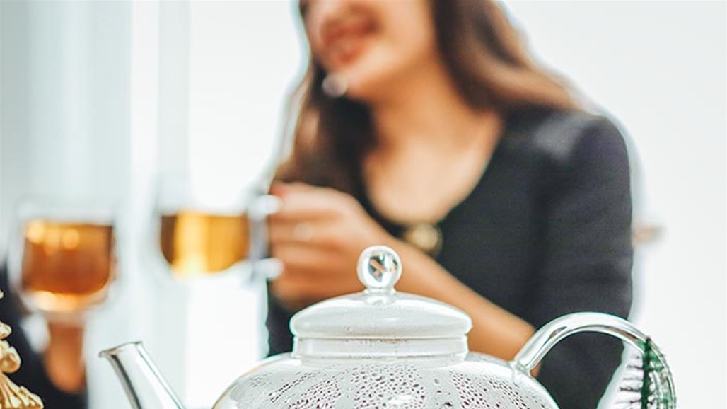 هل شرب الشاي الساخن في الصيف يبرد حقاً؟ اليك الجواب العلمي