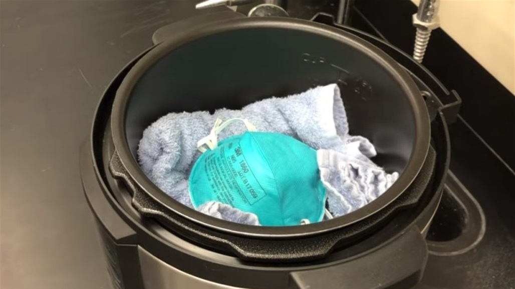 طريقة فعالة لتعقيم الكمامة في المنزل (فيديو)