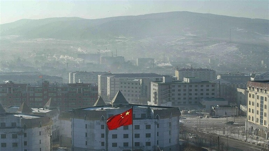 آلاف الصينيين في ووهان يتحدون كورونا 