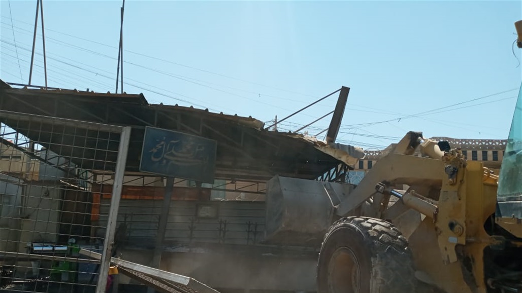 أمانة بغداد تنفذ حملة لإزالة التجاوزات عن شارعين شمالي العاصمة