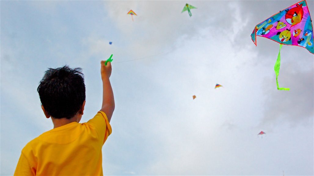 جريمة بشعة.. طفل يذبح ابن عمه بسبب طائرة ورقية!