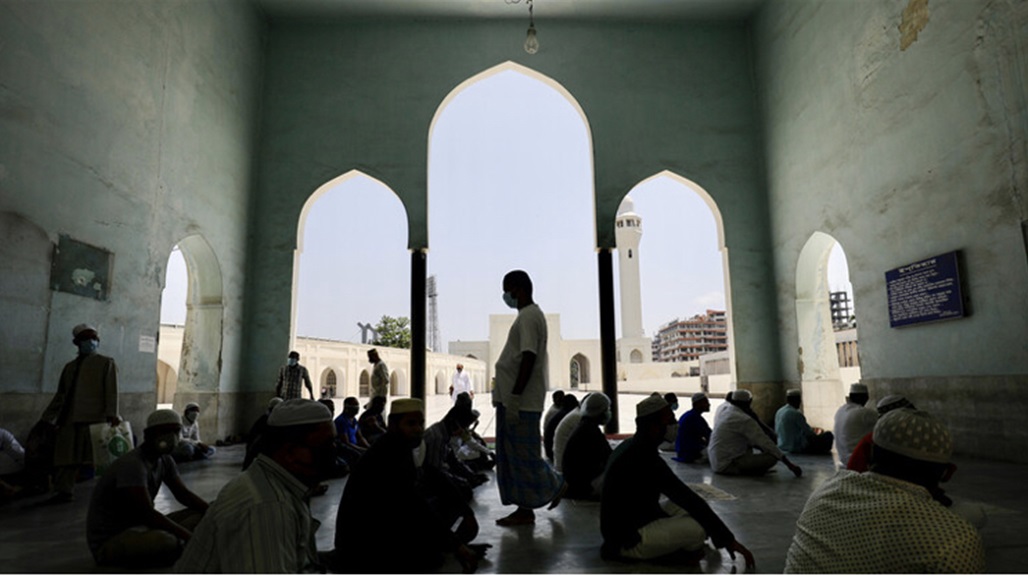 مصرع 11 شخصا بانفجار أجهزة تكييف بمسجد في بنغلاديش