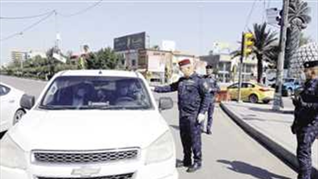 بالصور.. سيارة حكومية تتحول إلى "مكب للنفايات" في كربلاء