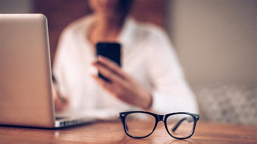 كيف تحمي عينيك من ضرر الهواتف الذكية؟