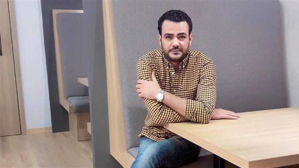 رسام عراقي يفوز بجائزة دولية في حرية التعبير (صور)