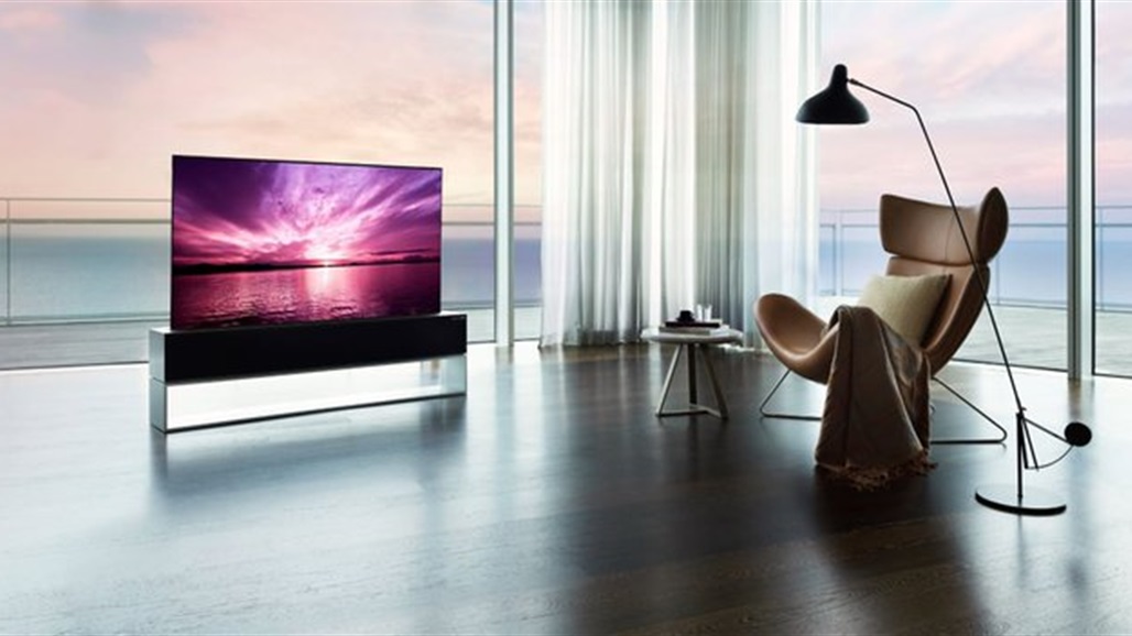 أول تلفاز في العالم مجهز بشاشة قابلة للطي… اليكم سعره!