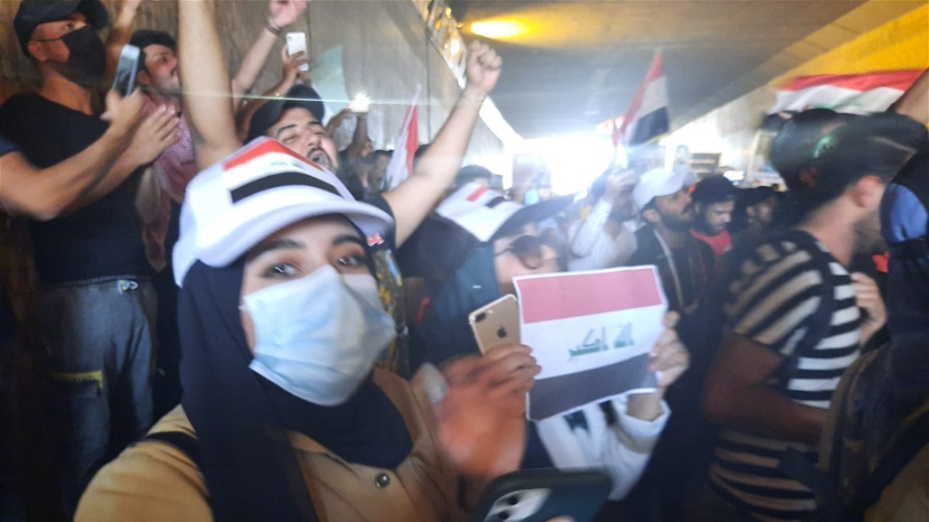 المتظاهرون يملأون نفق التحرير وسط بغداد