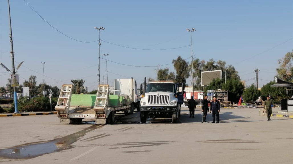 القوات الأمنية تزيل عدداً من خيم المتظاهرين في "ساحة الصدرين" بالنجف