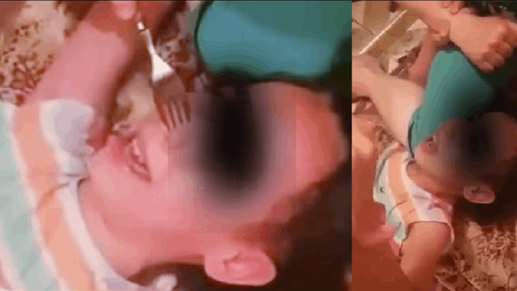 فيديو يزلزل مواقع التواصل بالمغرب.. أم تعذب ابنتها بطريقة وحشية
