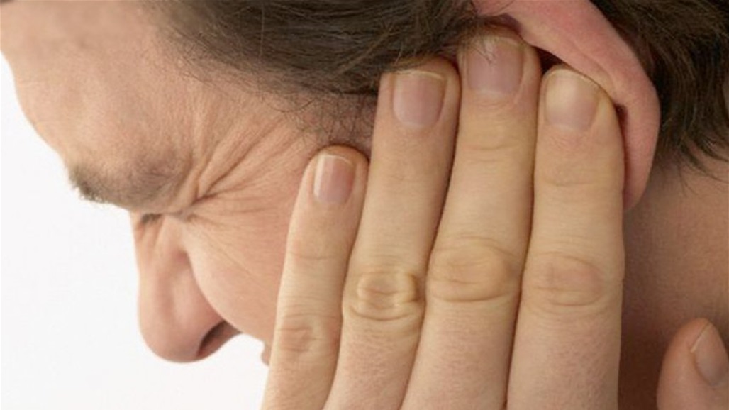 فيديو صادم: بعد ألم شديد وصل للمخ.. إخراج "مفاجأة غير سارة" من أذن رجل