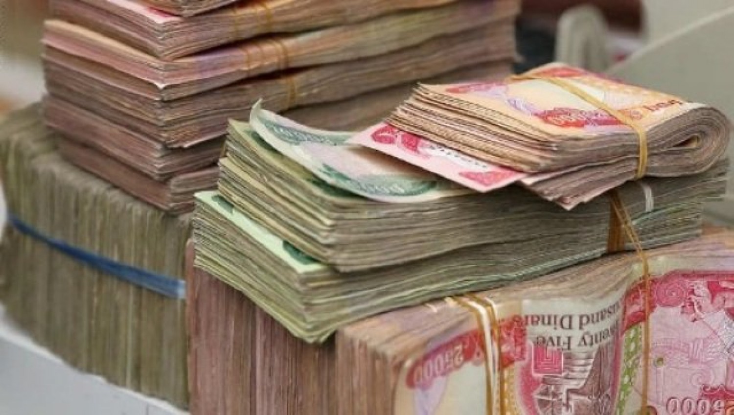 بالوثيقة.. نسبة الضريبة المفروضة على رواتب الموظفين بموازنة 2021