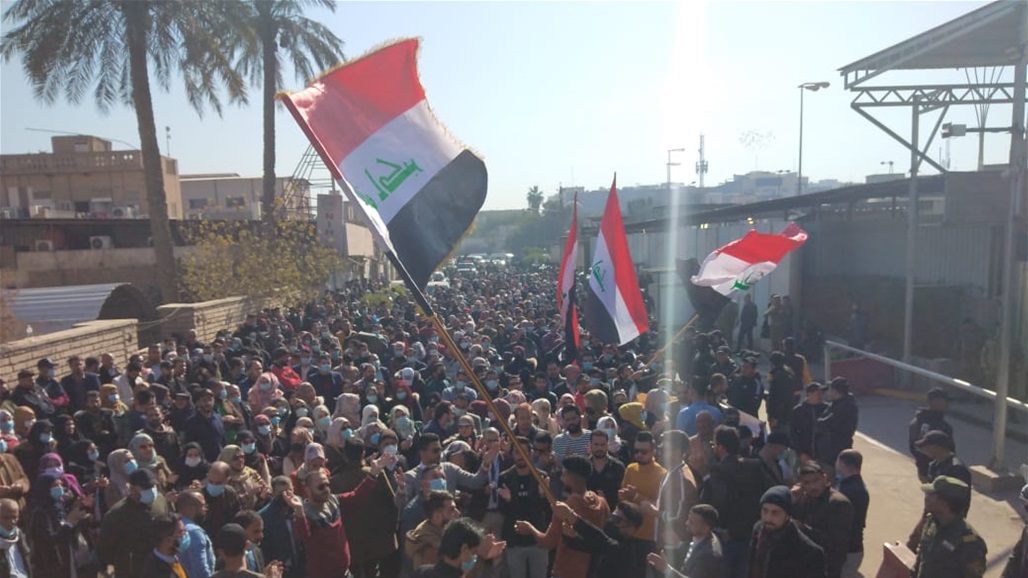 حملة الشهادات العليا يجددون تظاهراتهم وسط بغداد