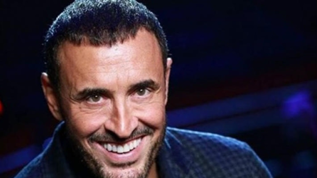 خبيرة تجميل عراقية تتحول إلى كاظم الساهر.. هل نجحت؟ (فيديو)