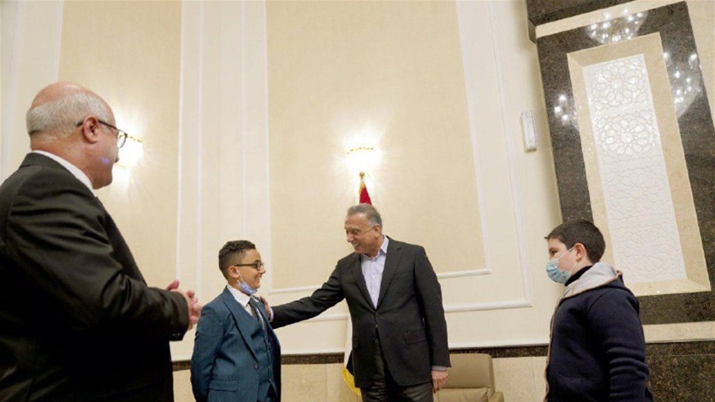 الكاظمي لطفلين حققا منجزاً عالمياً: الحكومة ساعية لدعم المواهب