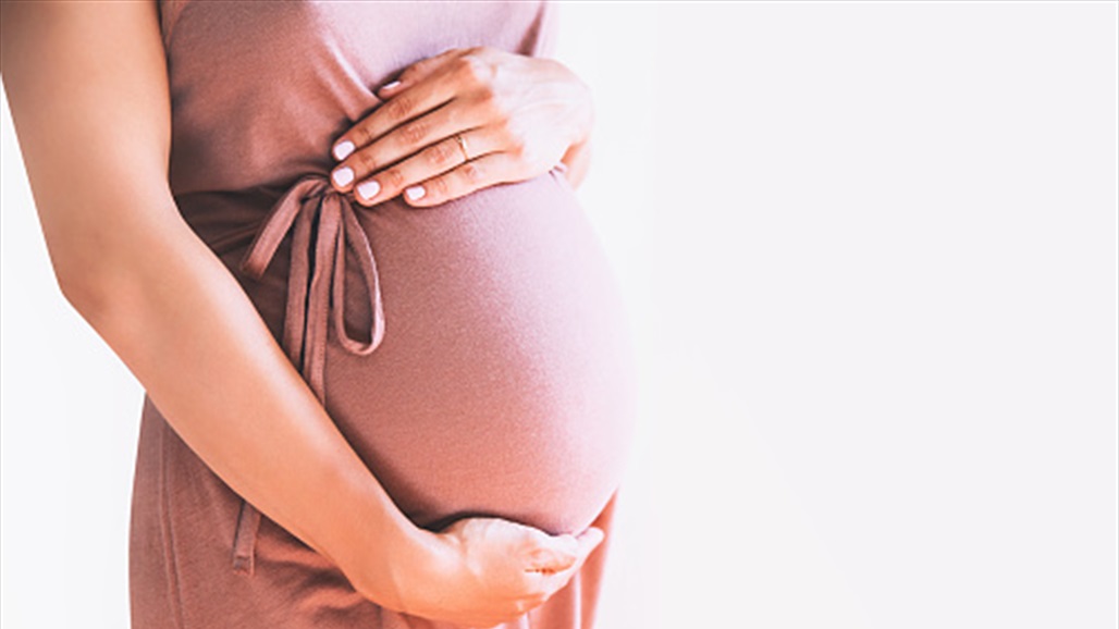 بالصور: في حالة نادرة... أمّ تلد توأماً مختلط العرق!