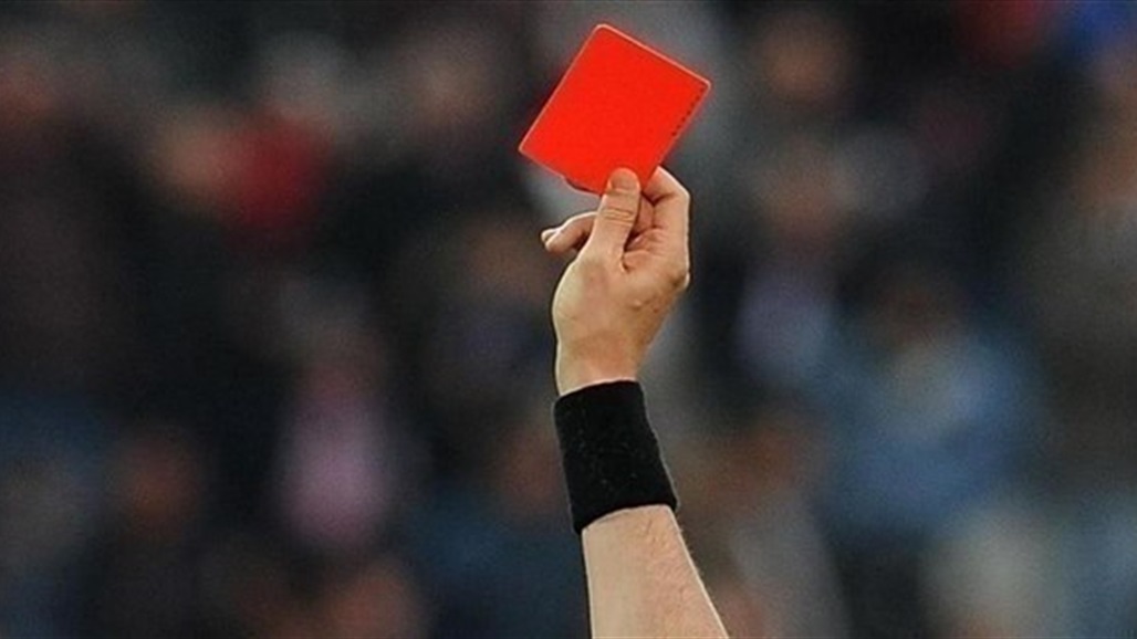 بالصورة: "كلب" بطل أول بطاقة حمراء في عالم كرة القدم 