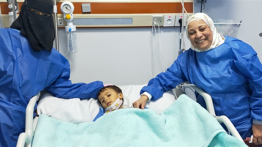 بالصور: حقن أول طفل مصري بأغلى دواء في العالم