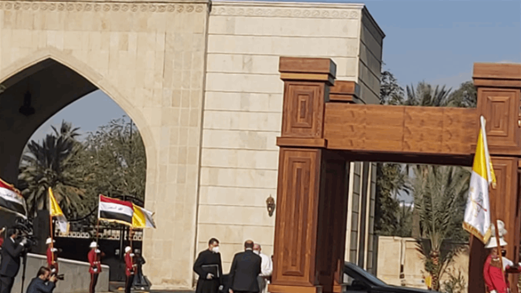 رئيس الجمهورية يستقبل بابا الفتيكان في قصر بغداد
